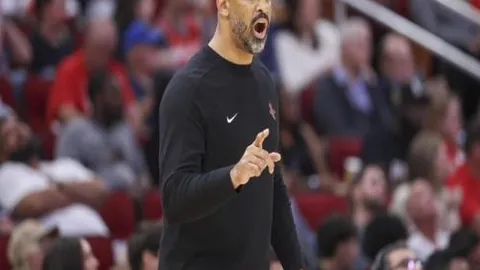 巴西新星中锋横扫赛场！五战六球引爆欢呼，粉丝狂赞：新一代R9降临！